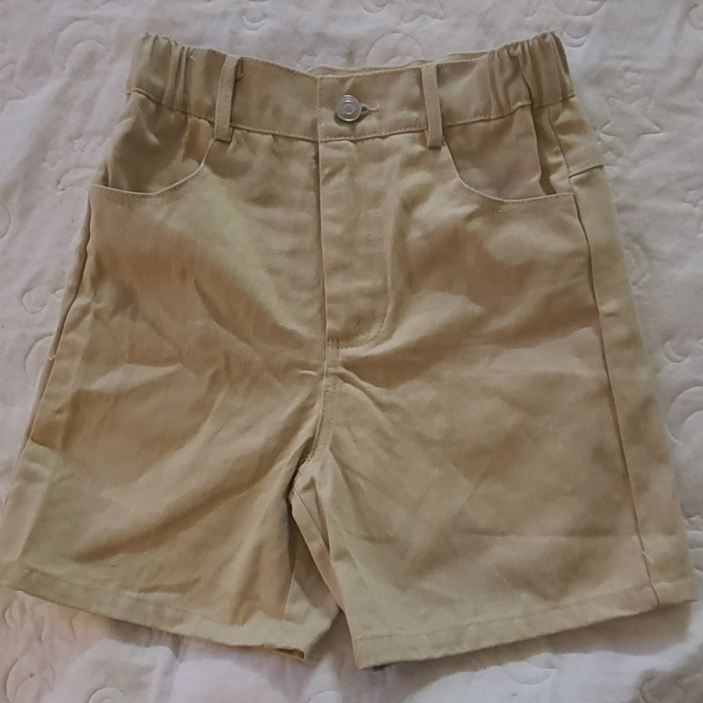 SHEIN Khaki Kid's Bermudas - https://www.facebook.com/share/r/19rLd7n64N/